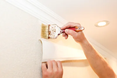 Pose de papier peint au Reposoir — revêtements muraux et toiles de verre